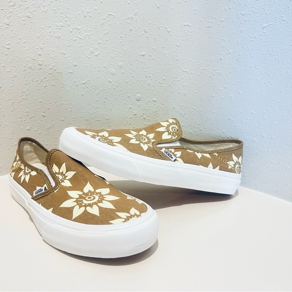 Vans Shoes - Vans Eco Cush Painted Floral Brown Unisex Slip On Sneakers/Sz:W:8.5/M:7/NWT